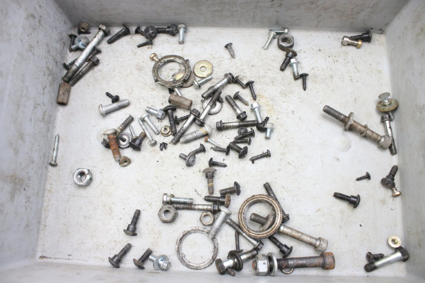 photo de ZAK SCHROEVEN EN BEVESTIGINGSMATERIAAL PIAGGIO FLY 2T 50 (2004 - 2017) - Detail van het onderdeel