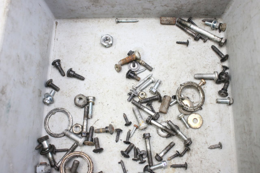 photo de ZAK SCHROEVEN EN BEVESTIGINGSMATERIAAL PIAGGIO FLY 2T 50 (2004 - 2017) - Zoom op gebruiksstaat