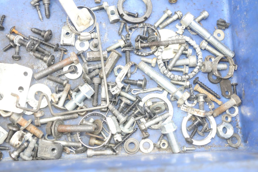 photo de ZAK SCHROEVEN EN BEVESTIGINGSMATERIAAL PIAGGIO FLY 4T 50 (2013 - 2017) - Zoom op gebruiksstaat