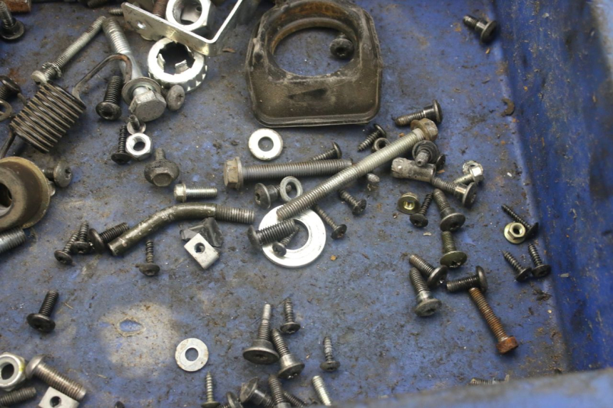 photo de ZAK SCHROEVEN EN BEVESTIGINGSMATERIAAL PIAGGIO FLY 4T 50 (2013 - 2017) - Detail van het onderdeel