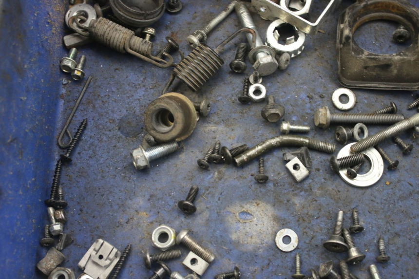 photo de ZAK SCHROEVEN EN BEVESTIGINGSMATERIAAL PIAGGIO FLY 4T 50 (2013 - 2017) - Zoom op gebruiksstaat