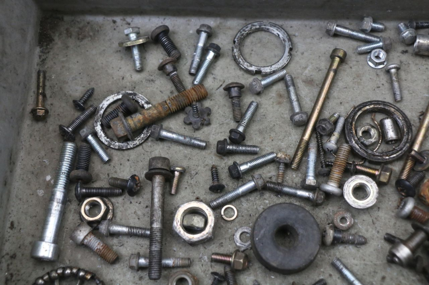 photo de ZAK SCHROEVEN EN BEVESTIGINGSMATERIAAL PIAGGIO FLY 4T 50 (2004 - 2010) - Detail van het onderdeel