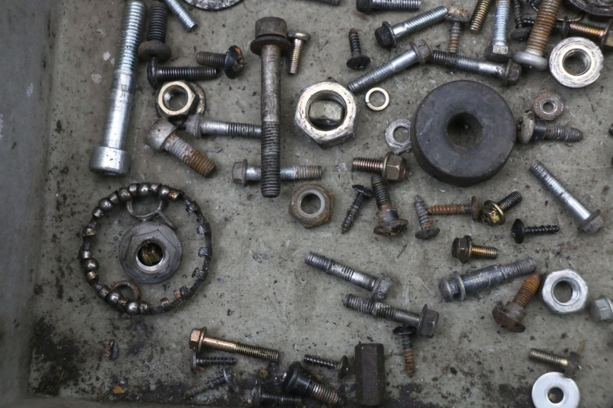 photo de ZAK SCHROEVEN EN BEVESTIGINGSMATERIAAL PIAGGIO FLY 4T 50 (2004 - 2010) - Andere kijkhoek