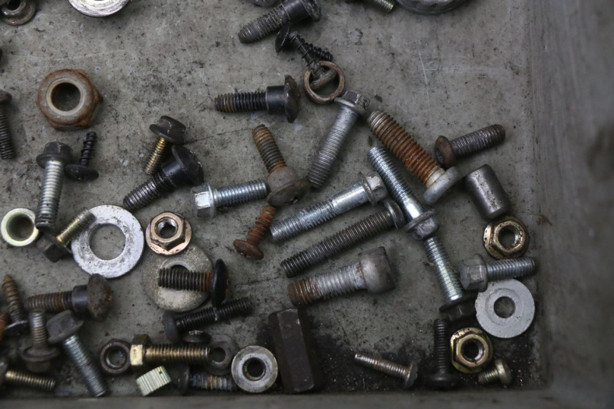 photo de ZAK SCHROEVEN EN BEVESTIGINGSMATERIAAL PIAGGIO FLY 4T 50 (2004 - 2010) - Technische close-up