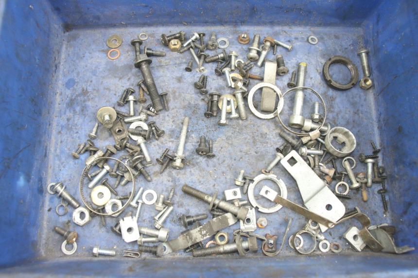 photo de ZAK SCHROEVEN EN BEVESTIGINGSMATERIAAL PIAGGIO FLY 125 (2005 - 2012) - Hoofdaanzicht