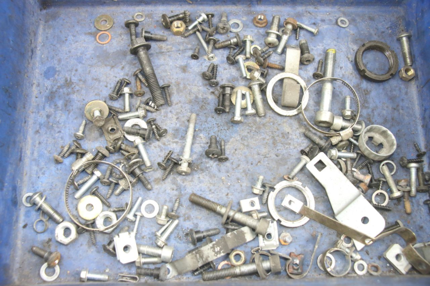 photo de ZAK SCHROEVEN EN BEVESTIGINGSMATERIAAL PIAGGIO FLY 125 (2005 - 2012) - Detail van het onderdeel