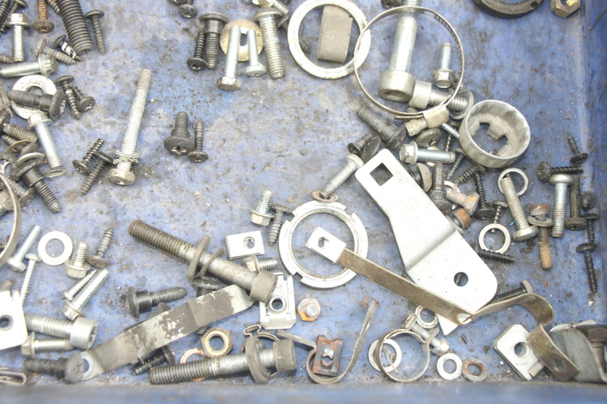 photo de ZAK SCHROEVEN EN BEVESTIGINGSMATERIAAL PIAGGIO FLY 125 (2005 - 2012) - Zoom op gebruiksstaat