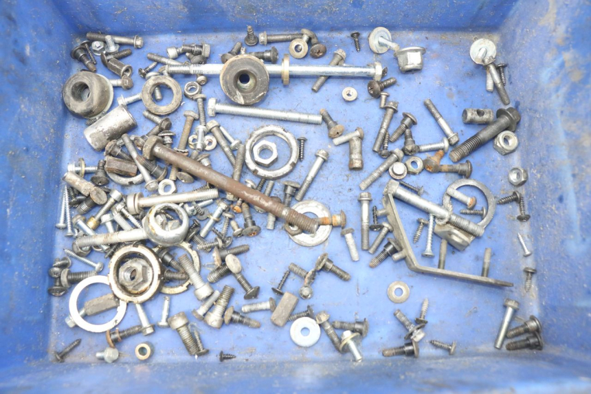 photo de ZAK SCHROEVEN EN BEVESTIGINGSMATERIAAL PIAGGIO FLY 100 (2006 - 2010) - Hoofdaanzicht