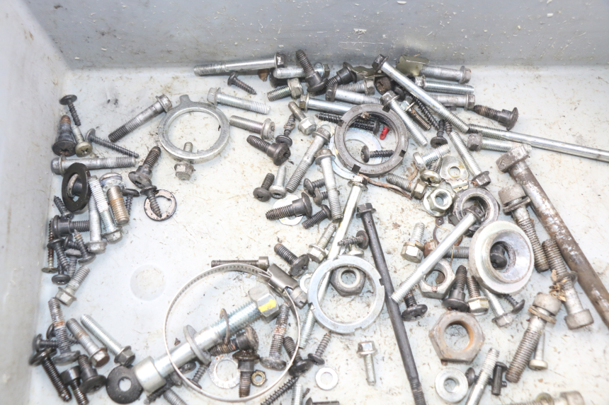 photo de ZAK SCHROEVEN EN BEVESTIGINGSMATERIAAL PIAGGIO FLY IE 125 (2012 - 2017) - Zoom op gebruiksstaat