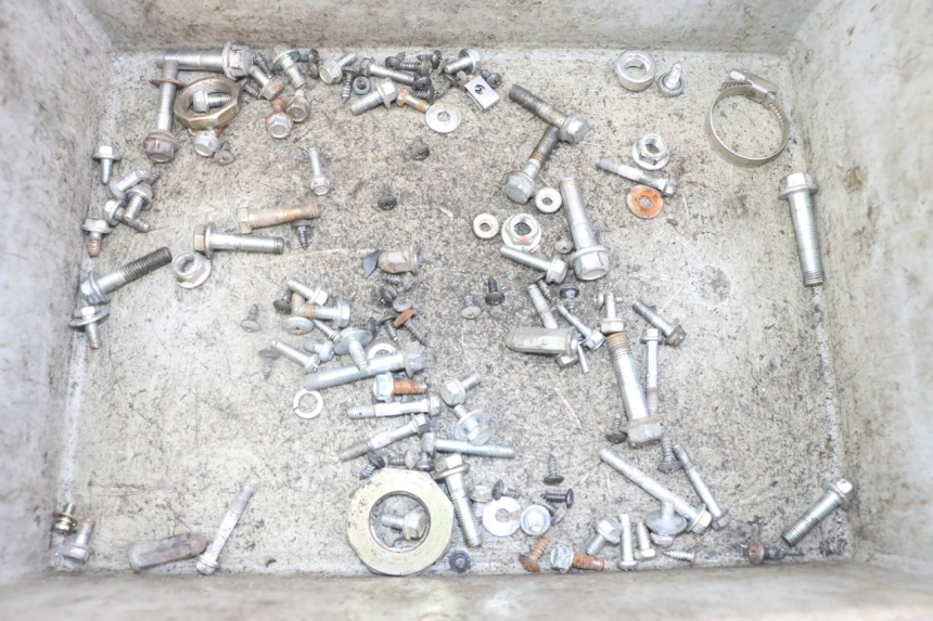 photo de ZAK SCHROEVEN EN BEVESTIGINGSMATERIAAL VENESI FLY RETRO 4T 50 (2020 - 2025) - Hoofdaanzicht