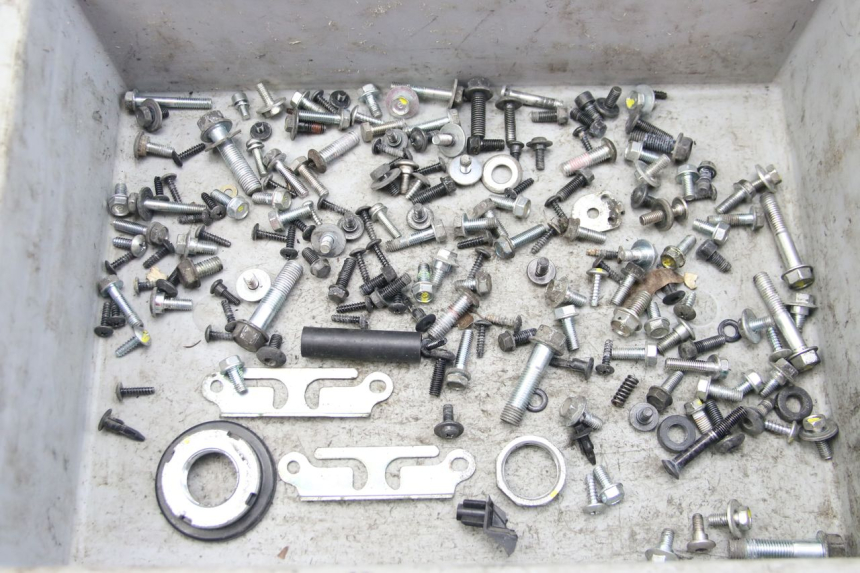 photo de ZAK SCHROEVEN EN BEVESTIGINGSMATERIAAL HONDA FORZA 125 (2015 - 2016) - Hoofdaanzicht