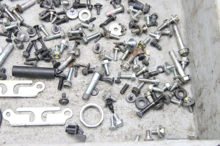 photo de ZAK SCHROEVEN EN BEVESTIGINGSMATERIAAL HONDA FORZA 125 (2015 - 2016) - Zoom op gebruiksstaat