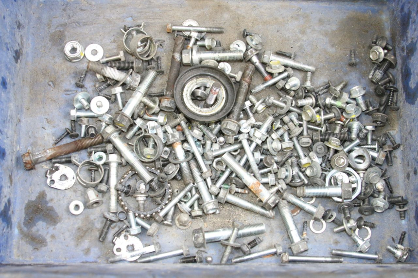 photo de ZAK SCHROEVEN EN BEVESTIGINGSMATERIAAL HONDA FORZA 125 (2015 - 2016) - Detail van het onderdeel