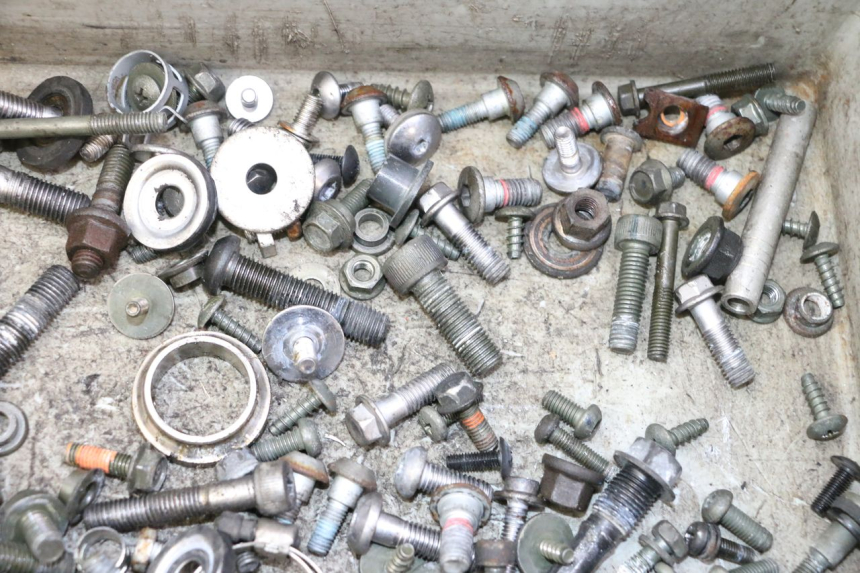 photo de ZAK SCHROEVEN EN BEVESTIGINGSMATERIAAL YAMAHA FZ6 FAZER S2 600 (2007 - 2011) - Andere kijkhoek