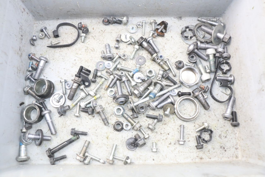 photo de ZAK SCHROEVEN EN BEVESTIGINGSMATERIAAL YAMAHA FZ8 800 (2010 - 2016) - Hoofdaanzicht