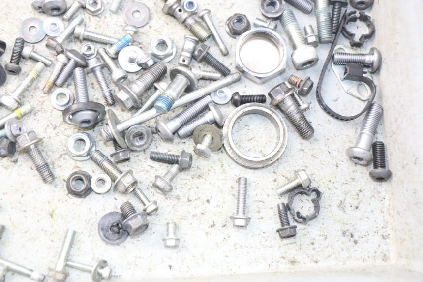 photo de ZAK SCHROEVEN EN BEVESTIGINGSMATERIAAL YAMAHA FZ8 800 (2010 - 2016) - Zoom op gebruiksstaat