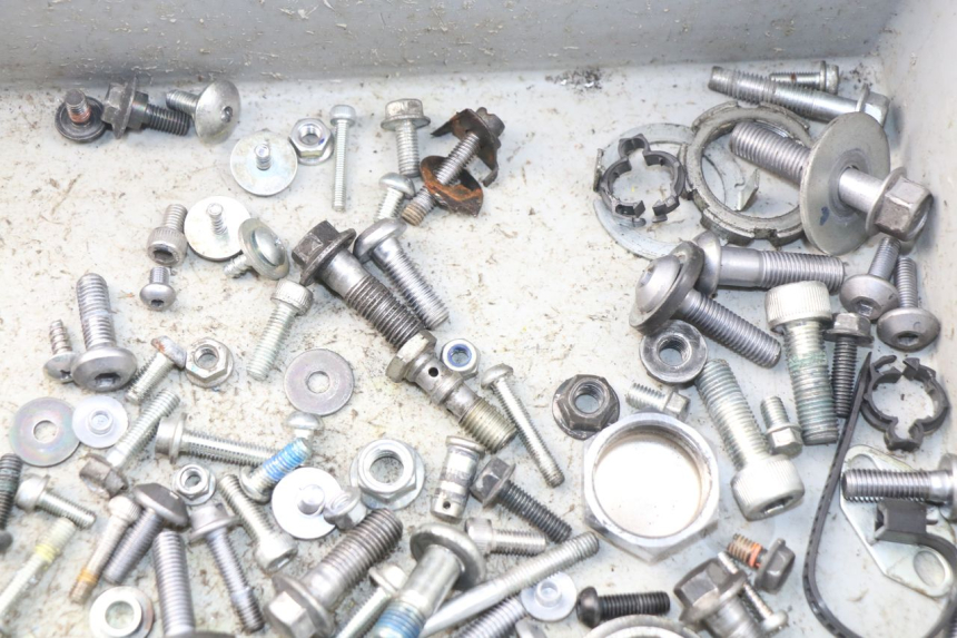 photo de ZAK SCHROEVEN EN BEVESTIGINGSMATERIAAL YAMAHA FZ8 800 (2010 - 2016) - Andere kijkhoek