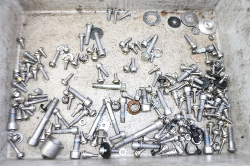 photo de ZAK SCHROEVEN EN BEVESTIGINGSMATERIAAL BMW G310 R 310 (2016 - 2020) - Hoofdaanzicht