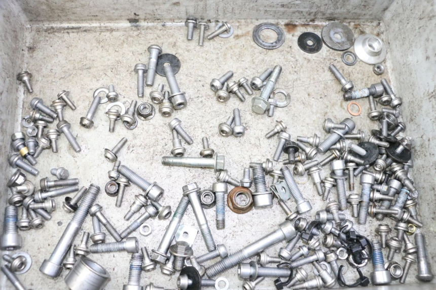 photo de ZAK SCHROEVEN EN BEVESTIGINGSMATERIAAL BMW G310 R 310 (2016 - 2020) - Detail van het onderdeel