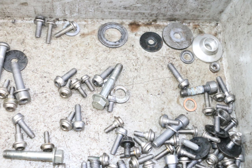 photo de ZAK SCHROEVEN EN BEVESTIGINGSMATERIAAL BMW G310 R 310 (2016 - 2020) - Andere kijkhoek