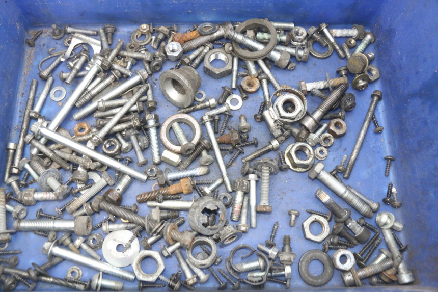 photo de ZAK SCHROEVEN EN BEVESTIGINGSMATERIAAL PEUGEOT GEOPOLIS 400 (2007 - 2013) - Detail van het onderdeel