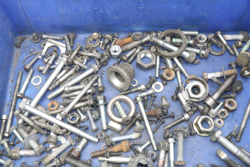 photo de ZAK SCHROEVEN EN BEVESTIGINGSMATERIAAL PEUGEOT GEOPOLIS 400 (2007 - 2013) - Zoom op gebruiksstaat