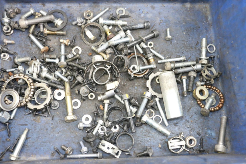 photo de ZAK SCHROEVEN EN BEVESTIGINGSMATERIAAL PEUGEOT GEOPOLIS RS 125 (2007 - 2009) - Detail van het onderdeel