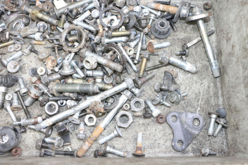 photo de ZAK SCHROEVEN EN BEVESTIGINGSMATERIAAL KAWASAKI GPX R WARBIRD 600 (1988 - 1993) - Detail van het onderdeel