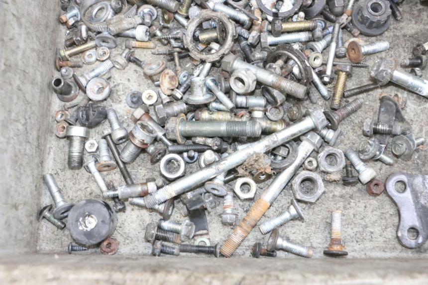 photo de ZAK SCHROEVEN EN BEVESTIGINGSMATERIAAL KAWASAKI GPX R WARBIRD 600 (1988 - 1993) - Andere kijkhoek