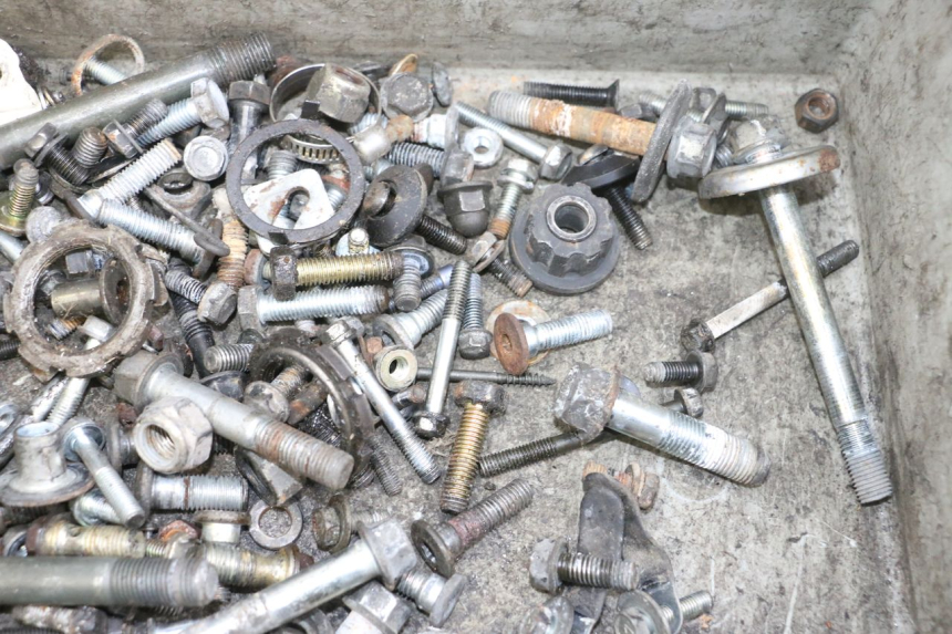 photo de ZAK SCHROEVEN EN BEVESTIGINGSMATERIAAL KAWASAKI GPX R WARBIRD 600 (1988 - 1993) - Overzicht