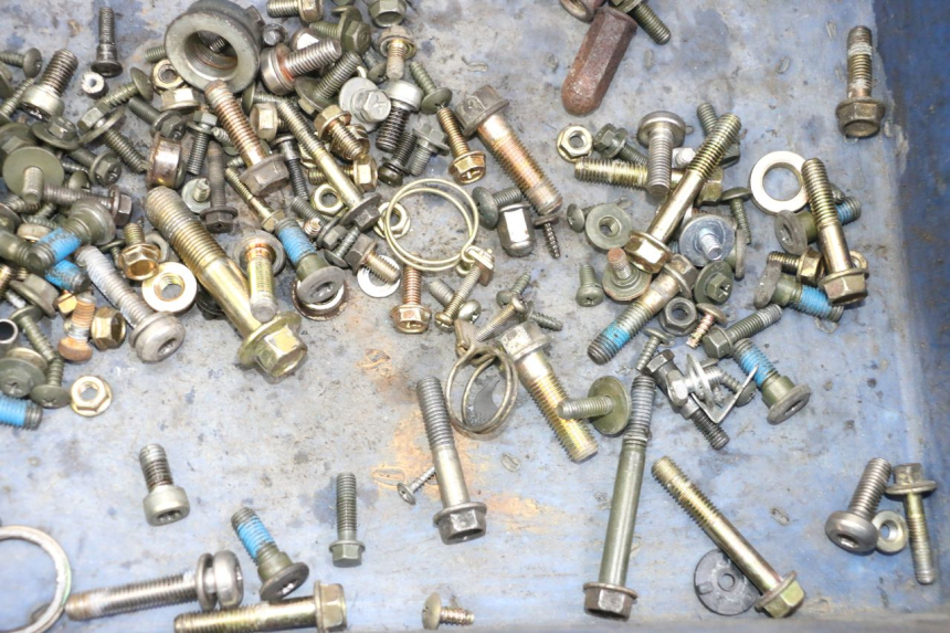 photo de ZAK SCHROEVEN EN BEVESTIGINGSMATERIAAL KYMCO GRAND DINK 125 (2008 - 2014) - Detail van het onderdeel