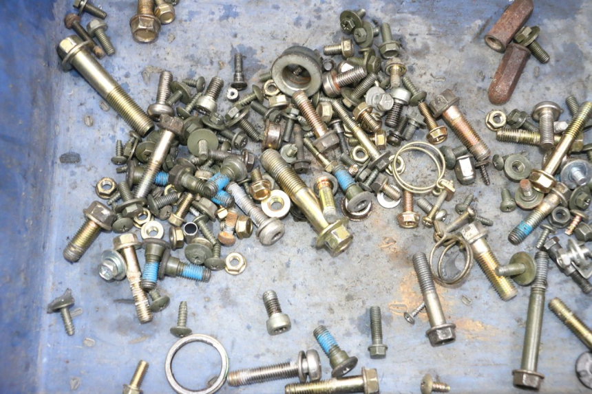 photo de ZAK SCHROEVEN EN BEVESTIGINGSMATERIAAL KYMCO GRAND DINK 125 (2008 - 2014) - Zoom op gebruiksstaat