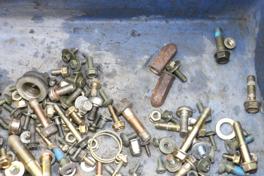 photo de ZAK SCHROEVEN EN BEVESTIGINGSMATERIAAL KYMCO GRAND DINK 125 (2008 - 2014) - Andere kijkhoek