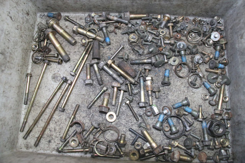 photo de ZAK SCHROEVEN EN BEVESTIGINGSMATERIAAL KYMCO GRAND DINK 125 (2008 - 2014) - Hoofdaanzicht