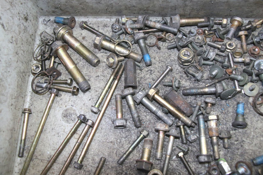 photo de ZAK SCHROEVEN EN BEVESTIGINGSMATERIAAL KYMCO GRAND DINK 125 (2008 - 2014) - Detail van het onderdeel