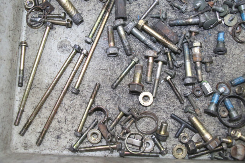 photo de ZAK SCHROEVEN EN BEVESTIGINGSMATERIAAL KYMCO GRAND DINK 125 (2008 - 2014) - Andere kijkhoek