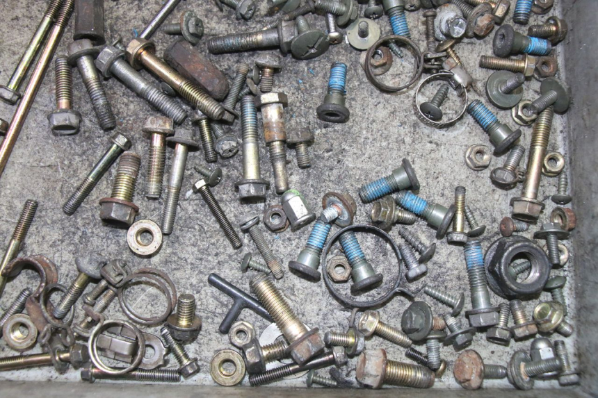 photo de ZAK SCHROEVEN EN BEVESTIGINGSMATERIAAL KYMCO GRAND DINK 125 (2008 - 2014) - Technische close-up