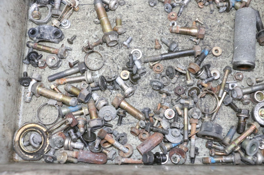 photo de ZAK SCHROEVEN EN BEVESTIGINGSMATERIAAL KYMCO GRAND DINK 125 (2002 - 2007) - Andere kijkhoek