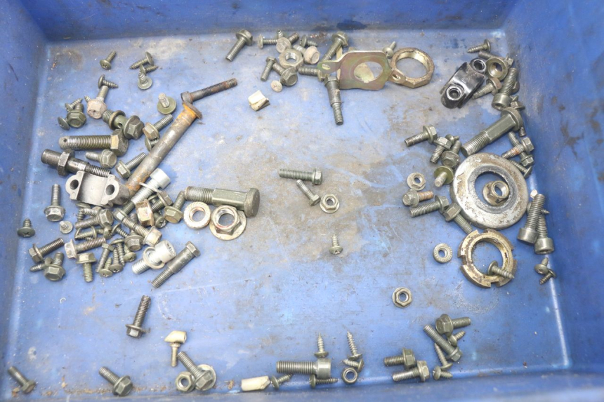 photo de ZAK SCHROEVEN EN BEVESTIGINGSMATERIAAL TNT MOTOR GRIDO 2T 50 (2010 - 2019) - Detail van het onderdeel