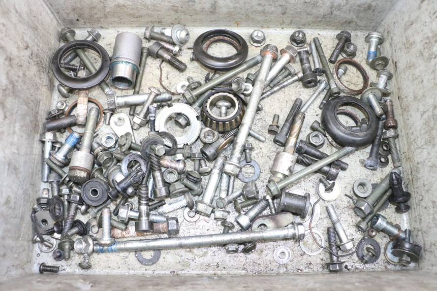 photo de ZAK SCHROEVEN EN BEVESTIGINGSMATERIAAL SUZUKI GSF N BANDIT 600 (1996 - 1999) - Hoofdaanzicht