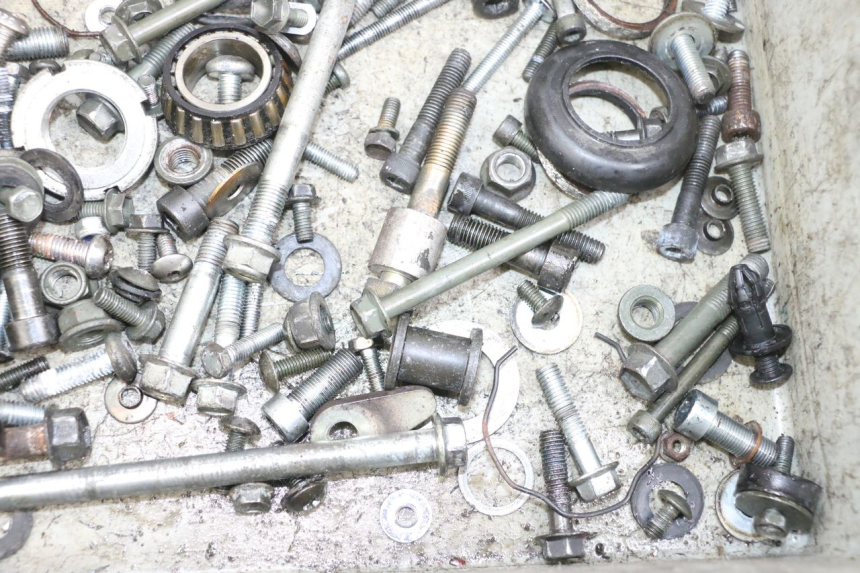 photo de ZAK SCHROEVEN EN BEVESTIGINGSMATERIAAL SUZUKI GSF N BANDIT 600 (1996 - 1999) - Technische close-up