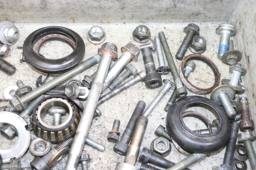 photo de ZAK SCHROEVEN EN BEVESTIGINGSMATERIAAL SUZUKI GSF N BANDIT 600 (1996 - 1999) - Overzicht