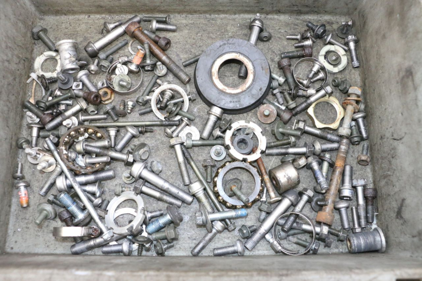 photo de ZAK SCHROEVEN EN BEVESTIGINGSMATERIAAL SUZUKI GSXR GSX-R 1000 (2003 - 2004) - Hoofdaanzicht