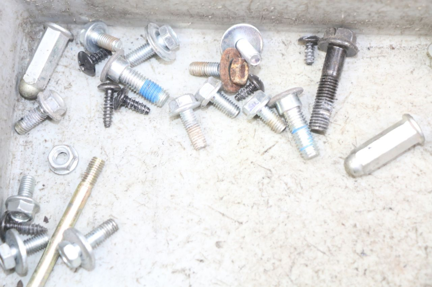 photo de ZAK SCHROEVEN EN BEVESTIGINGSMATERIAAL JM MOTORS GT LINE 4T 50 (2021 - 2023) - Technische close-up