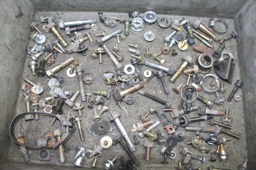 photo de ZAK SCHROEVEN EN BEVESTIGINGSMATERIAAL SYM GTS EVO 125 (2009 - 2013) - Hoofdaanzicht