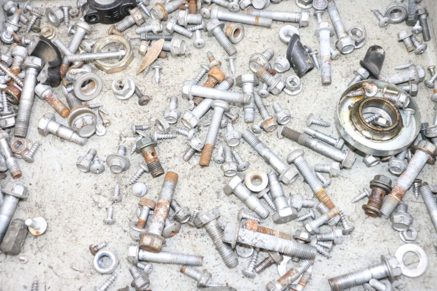 photo de ZAK SCHROEVEN EN BEVESTIGINGSMATERIAAL JM MOTORS GTS 125 (2015 - 2019) - Detail van het onderdeel