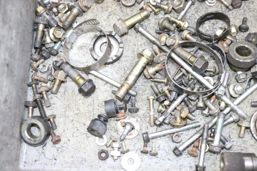 photo de ZAK SCHROEVEN EN BEVESTIGINGSMATERIAAL DAELIM HISTORY 125 (2001 - 2002) - Andere kijkhoek