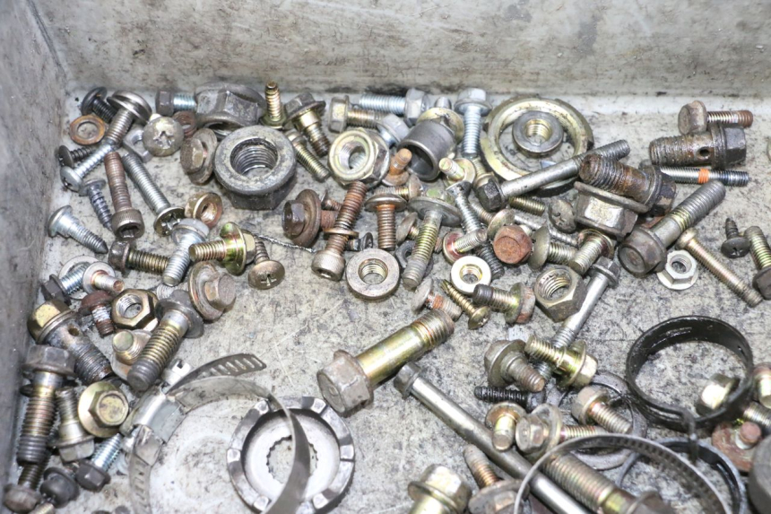 photo de ZAK SCHROEVEN EN BEVESTIGINGSMATERIAAL DAELIM HISTORY 125 (2001 - 2002) - Technische close-up