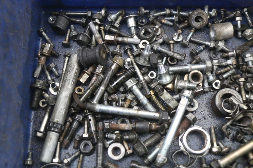 photo de ZAK SCHROEVEN EN BEVESTIGINGSMATERIAAL HONDA CBR F 1000 (1993 - 1996) - Detail van het onderdeel