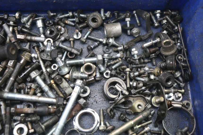 photo de ZAK SCHROEVEN EN BEVESTIGINGSMATERIAAL HONDA CBR F 1000 (1993 - 1996) - Zoom op gebruiksstaat